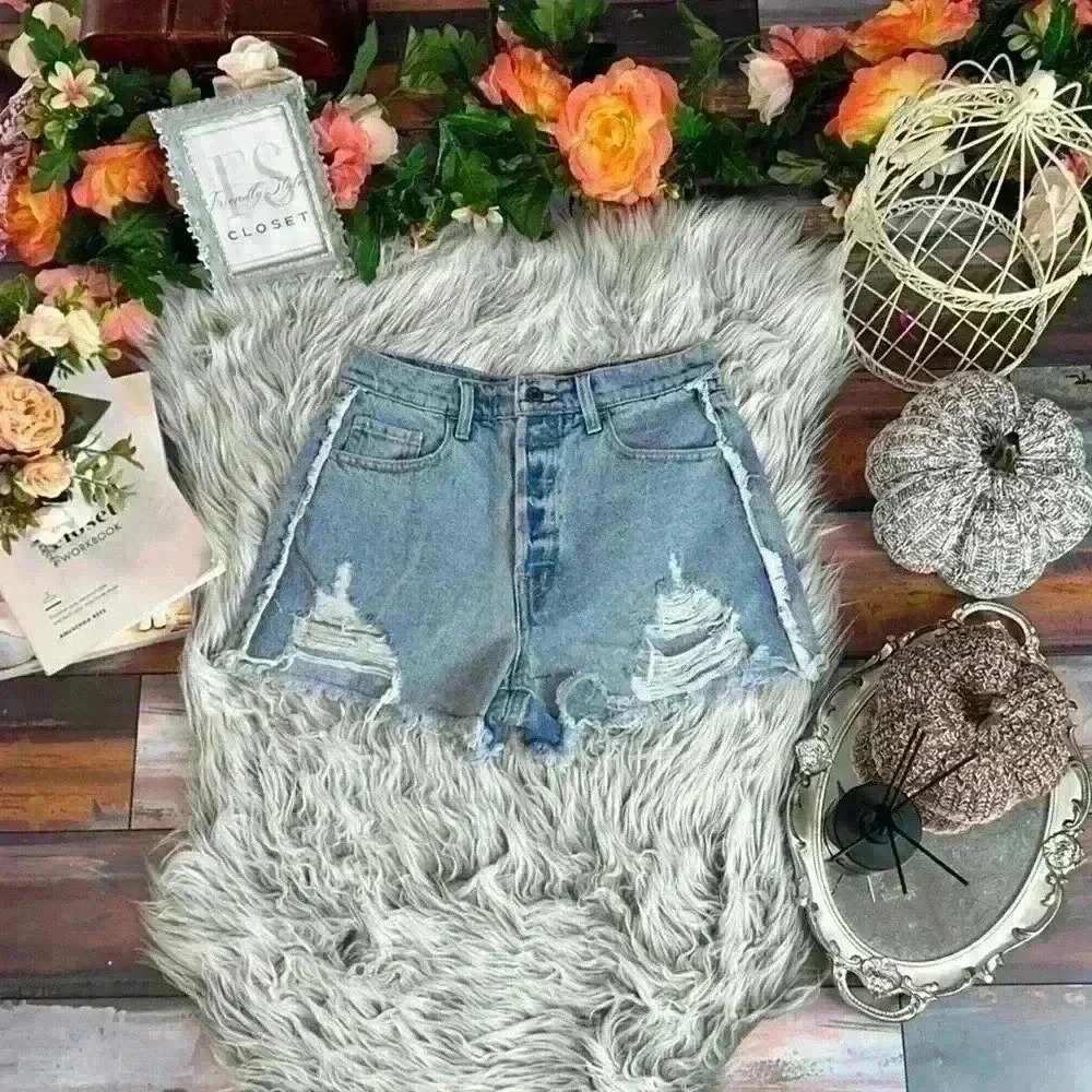 NWT Cello Light Wash Distressed Daisy Duke Jean Shorts, S